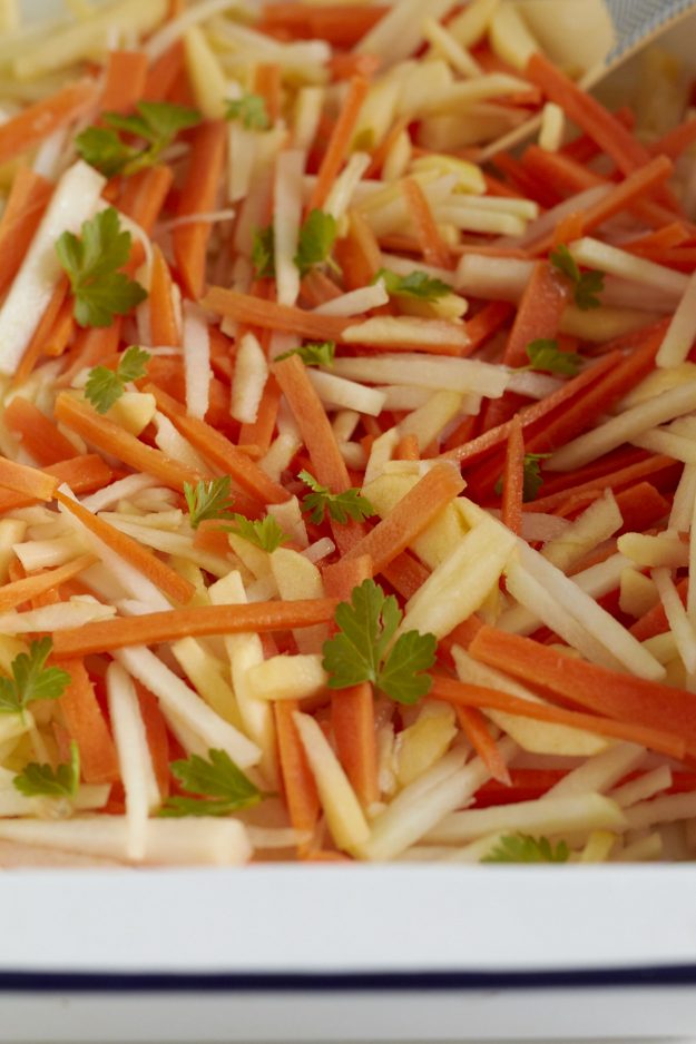 lecker und gesund - Kohlrabi Apfel Möhren Rohkost Salat | tastesheriff