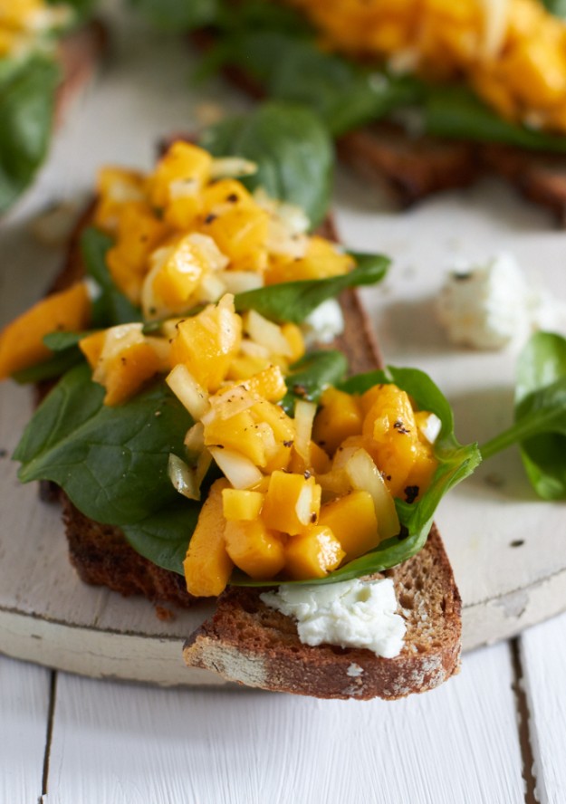 Spinat Mango Ziegenkäse Bruschetta tastesheriff.com