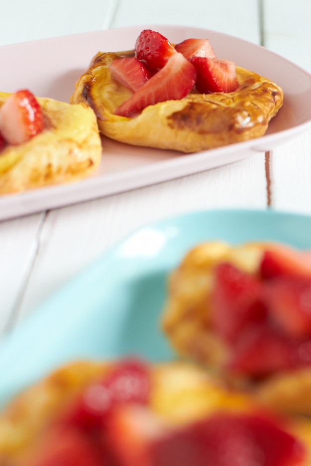 Plunderstücke mit frischen Erdbeeren und Vanillepudding - Kopenhagener zum selbermachen