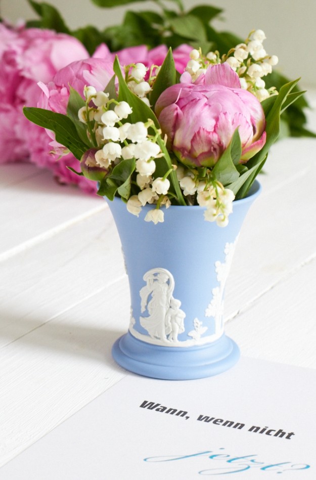 muttertag wedgwood Vase Maigloeckchen Pfingstrosen