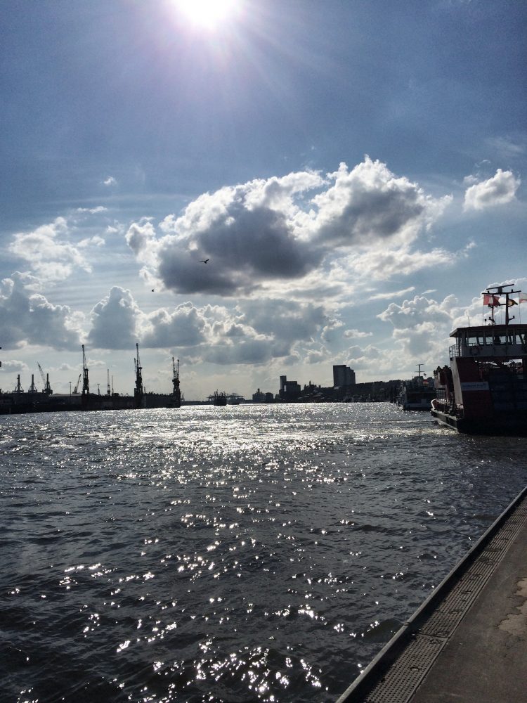 Hamburg Hafen Landungsbrücken tastesheriff