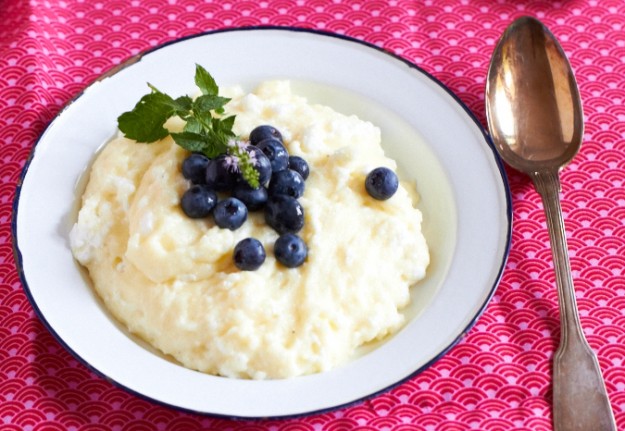 Griessbrei mit Blaubeeren