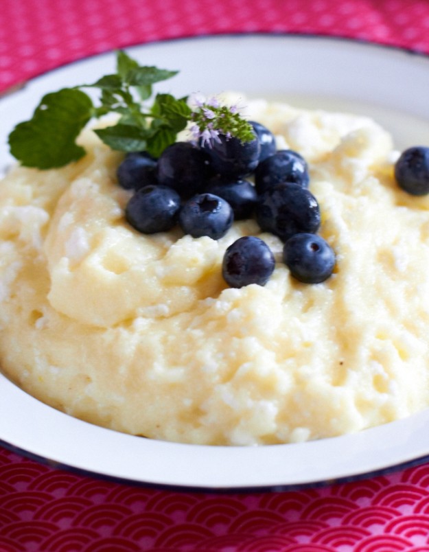 Griessbrei mit Blaubeeren