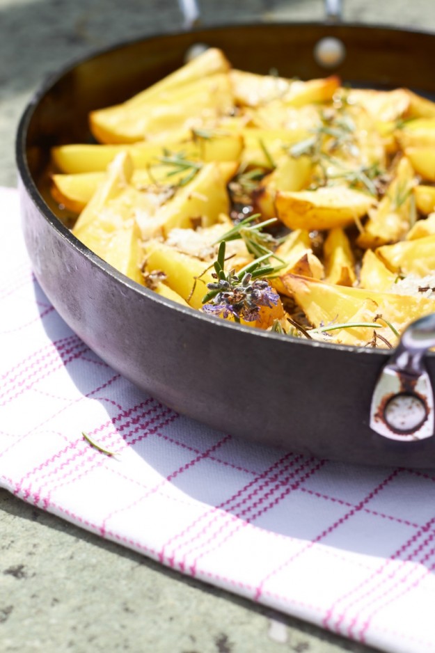 überbackene Parmesan Kartoffeln mit Rosmarin tastesheriff.com 