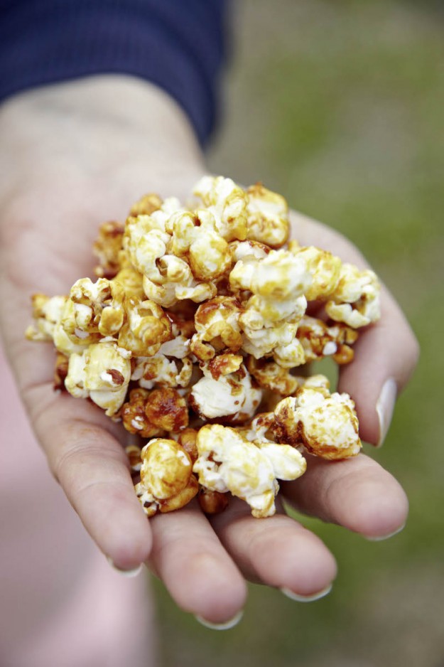Popcorn mit Karamell und fleur de sel l&auml;sst Herzen h&ouml;her schlagen - so muss ein ein Filmabend schmecken! Aber auch sonst ist dieses Popcorn der perfekte Snack!