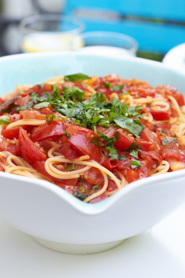 Schnelle Tomaten Pasta mit Basilikum tastesheriff.com
