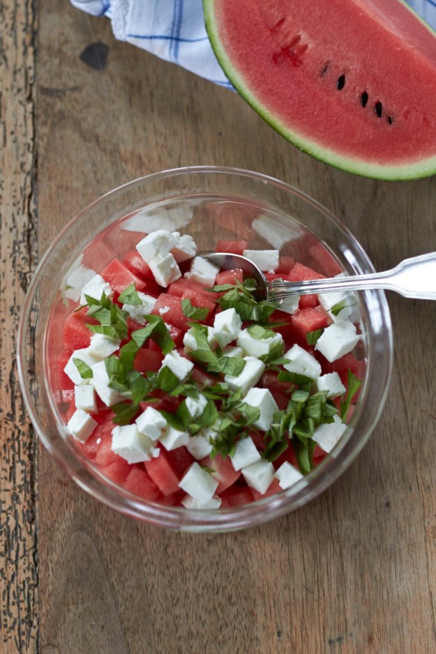 Wassermelonensalat mit Feta und frischer Minze tastesheriff.com