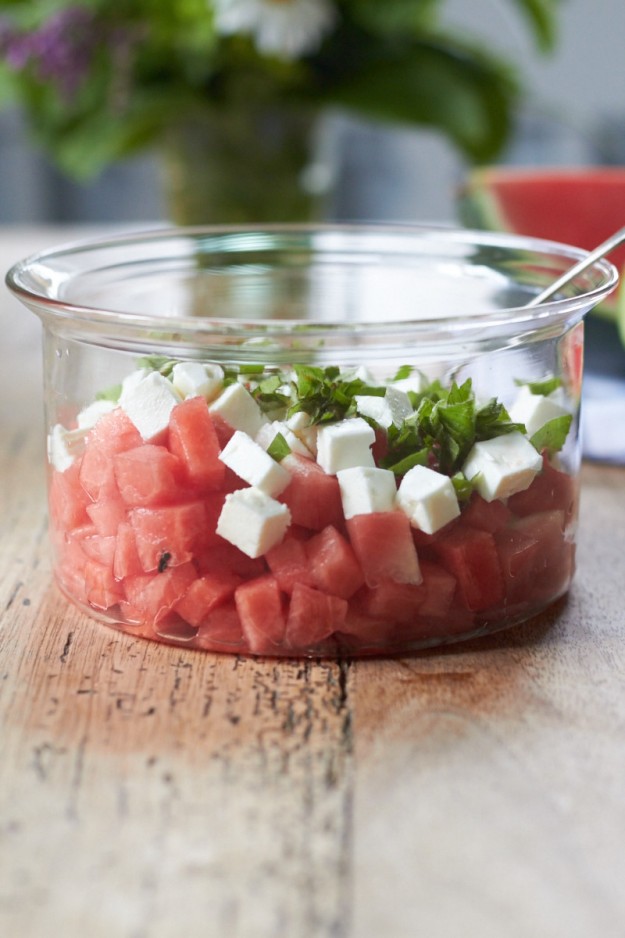 Wassermelonensalat mit Feta und frischer Minze tastesheriff.com