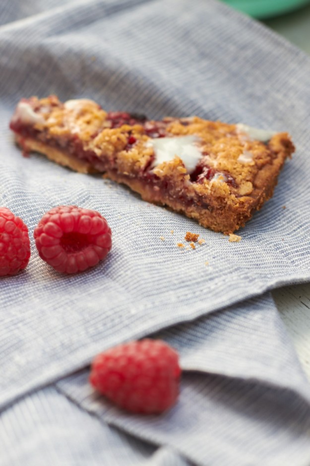 Ein leckeres Rezept für einen Himbeer Streuselkuchen vom Tastesheriff. Perfekt für den Sommer oder ein Sommergefühl!