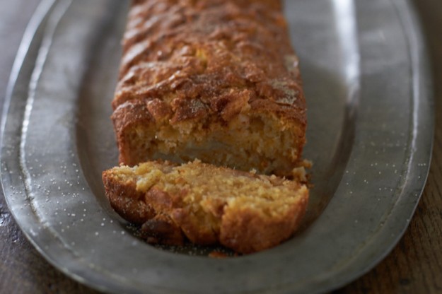 Ein Rezept für einen sehr schnelle, leckern und leichten Apfelrührkuchen mit Zimt, den man idealerweise auch überall mit hinnehmen kann! Perfekt zur Apfelzeit!