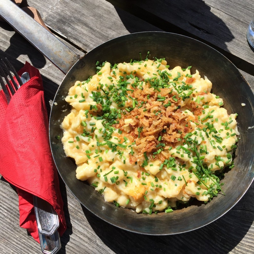 Hier findet ihr eine Liste mit den 45 beliebtesten Mitbringseln aus &Ouml;sterreich. Alle Dinge habt ihr mir empfohlen und ich rate Platz im Kofferraum zu lassen.