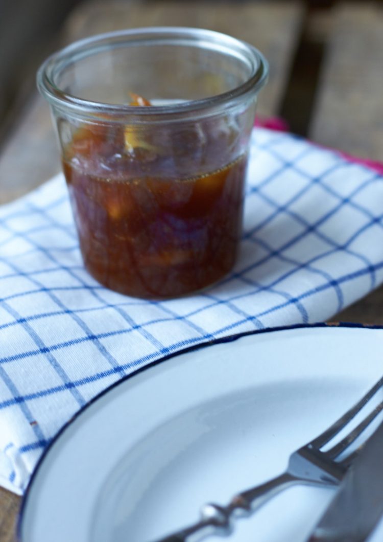 Die ideale Beilage zum Grillen und für Burger - Zwiebeln in Ahornsirup eingekocht
