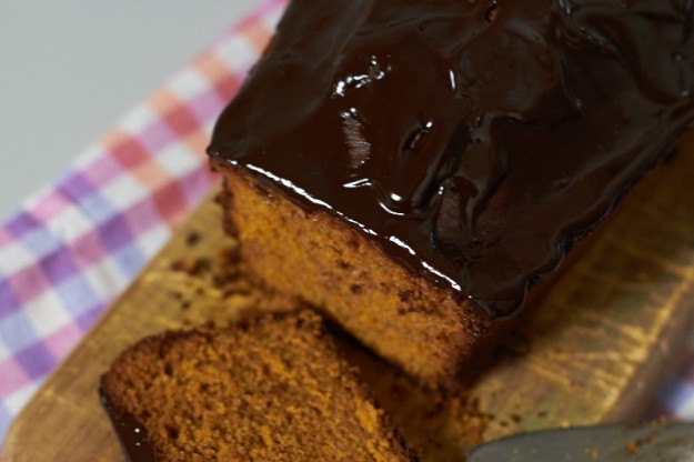 Ein super leckeres Rezept f&uuml;r einen saftigen Honigkuchen mit Schokoglasur! Da l&auml;uft einem doch schon das Wasser im Mund zusammen!