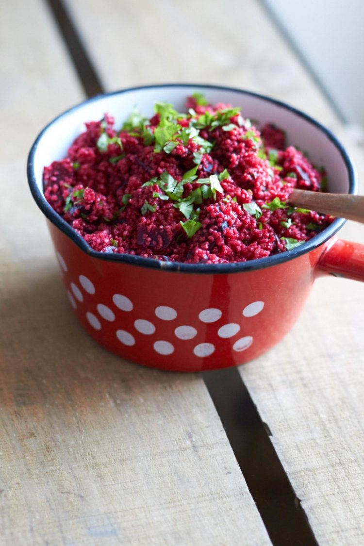 Leckerer Herbstsalat mit Couscous und Rote Bete