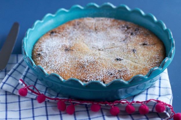 Saftiger Scone mit Bananen und Schokodrops
Mal wieder zu viele Bananen im Haus? Hier gibts ein sehr leckeres Rezept zur Resteverwertung und f&uuml;rs Herz! Chocolate Chip Bananen Scones! 