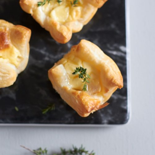 Schnell gemachte Mini-Frischkäse-Quiches die auf jeder Party ein Highlight sind.