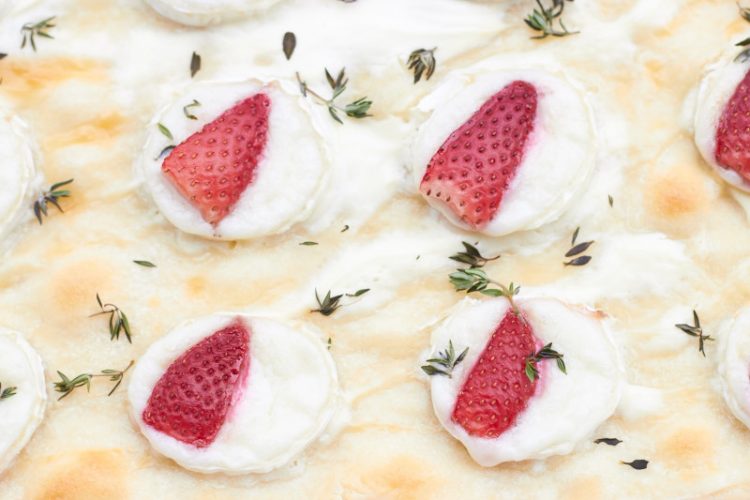 So einfach und so lecker! Erdbeer-Flammkuchen!