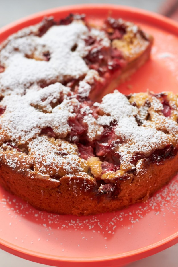 Rhabarbar-Erdbeer-Joghurt Kuchen | tastesheriff