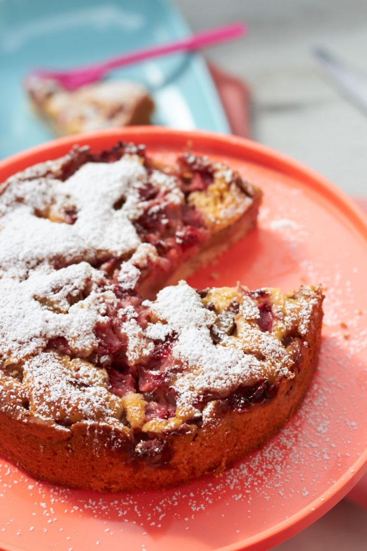 Rhabarbar-Erdbeer-Joghurt Kuchen | tastesheriff