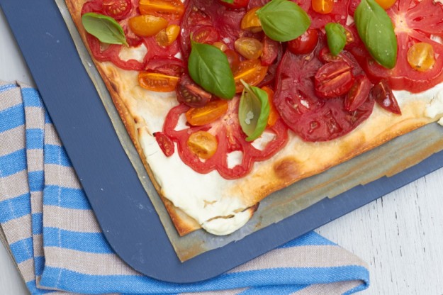 Leckerer und schneller Tomatenflammkuchen für Somertage.