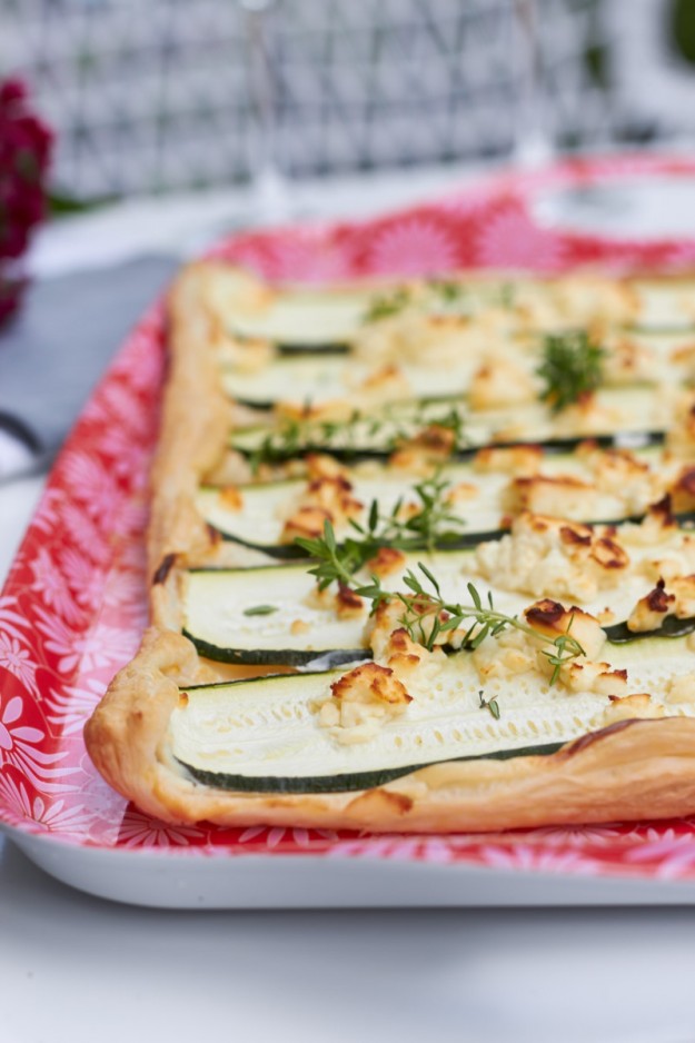 Leckere Tarte mit Zucchini und Feta - super schnell zubereitet. 