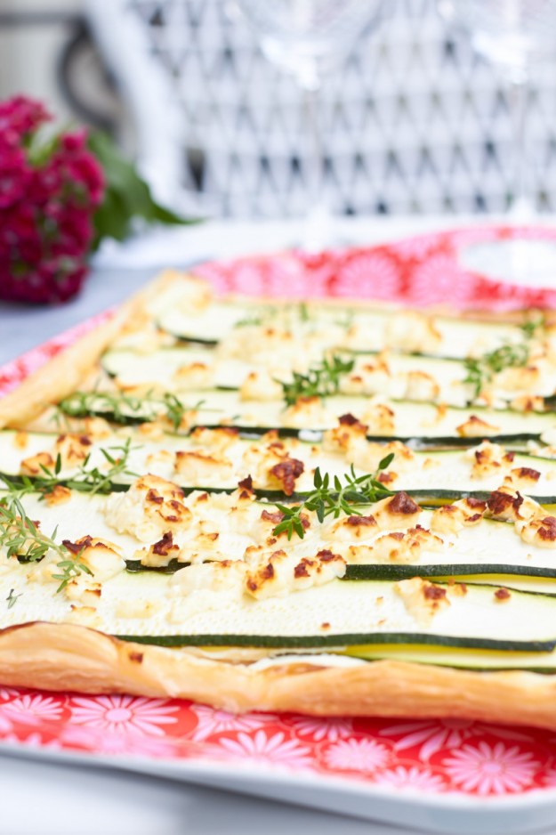 Leckere Tarte mit Zucchini und Feta - super schnell zubereitet. 