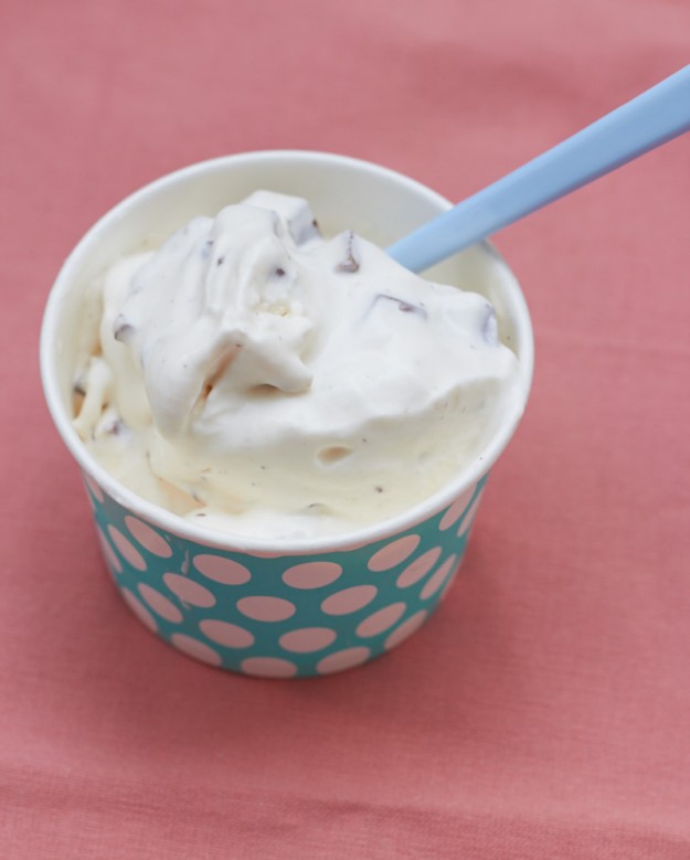 Gamechanger Eismaschine: Selbstgemachtes Eis mit Kinderriegel - so lecker und mit wenigen Zutaten gemacht! Jetzt kann der Sommer kommen! 