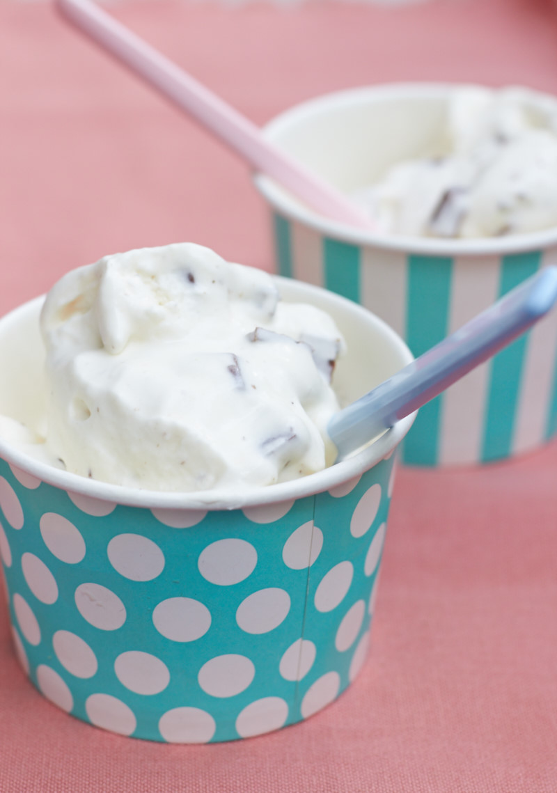 Selbstgemachtes Vanilleeis mit Kinderriegel | tastesheriff