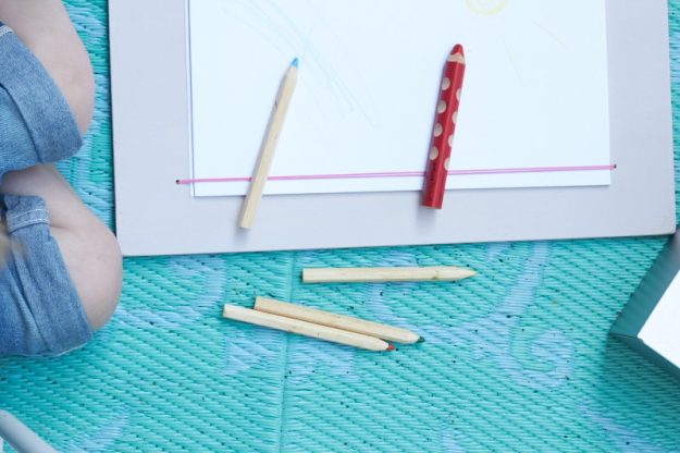 Tolles Kinder-DIY für ein praktisches Malbrett.