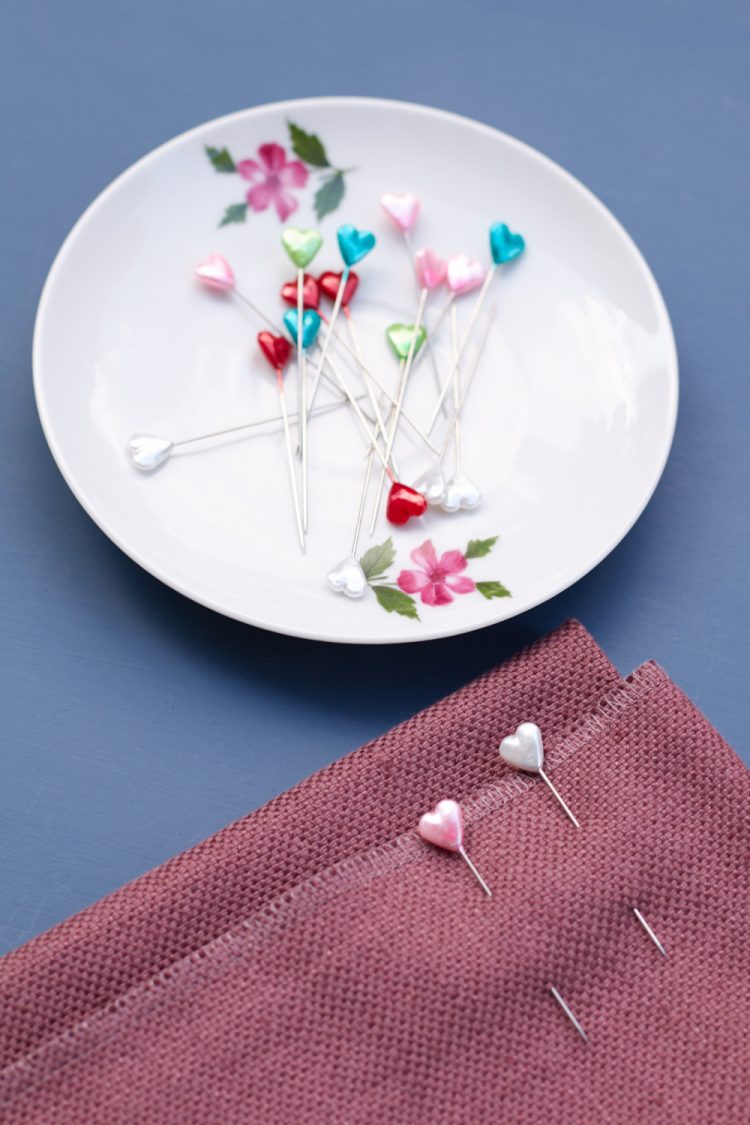 DIY Nadelteller mit Magneten, damit die kleinen Nadeln nicht mehr verloren gehen.