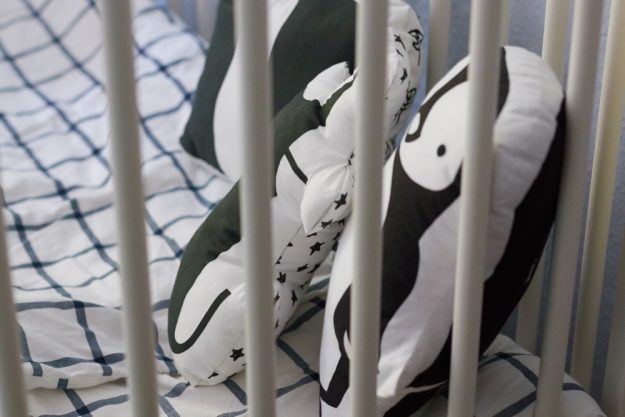 Buchstabenkissen H und T von http://www.die-kleine-designerei.com