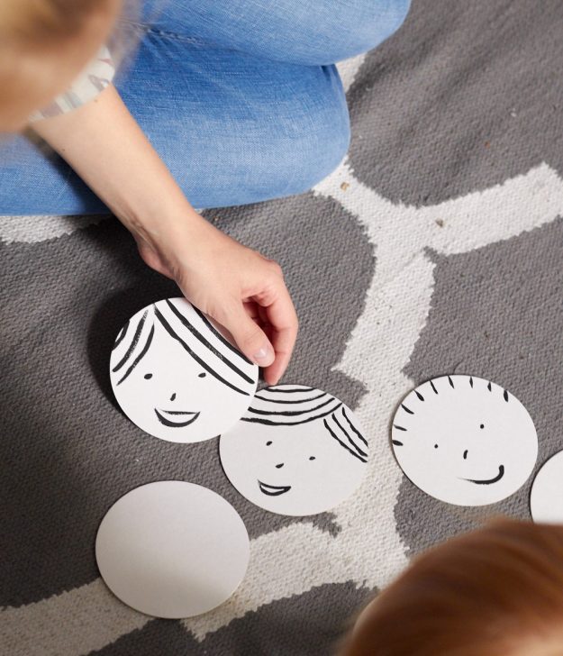 Super Idee f&uuml;r Kids - Bierdeckel-Memory DIY. Perfekt f&uuml;r Regentage ob Zuhause oder in der Ferienwohnung. Und &uuml;ber Emotionen wird nebenbei auch noch geredet. ;)
