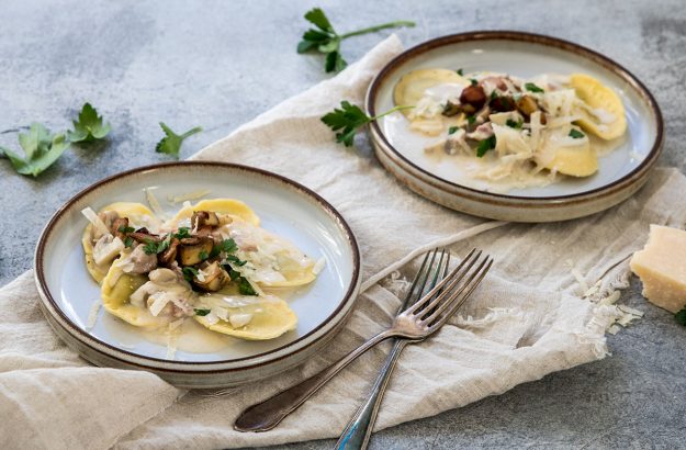 Ravioli in Schinken-Sahne-Sauce