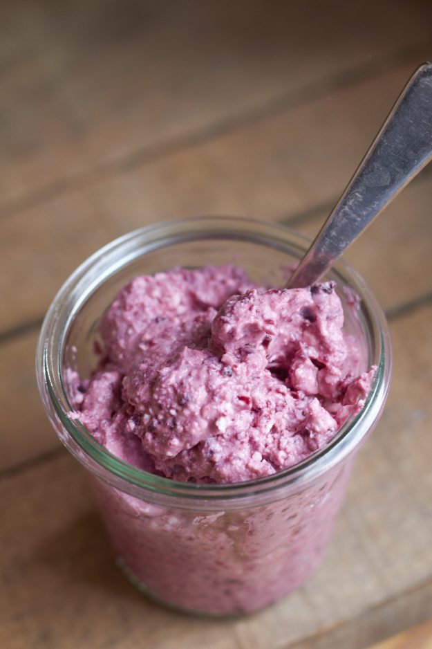 ein leckerer Rote Bete Schafskäse Dip | tastesheriff