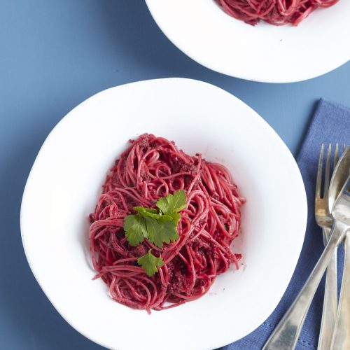 Ein Rezept für farbenfrohe, super leckere Pasta: Rote Bete Spaghetti!