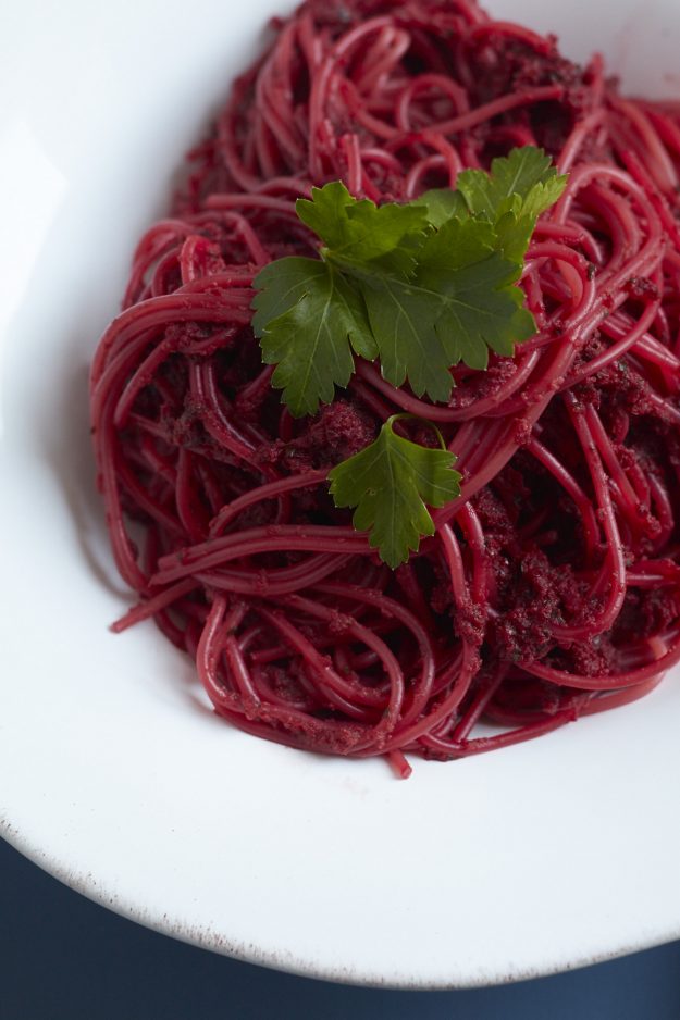 Ein Rezept f&uuml;r farbenfrohe, super leckere Pasta: Rote Bete Spaghetti!