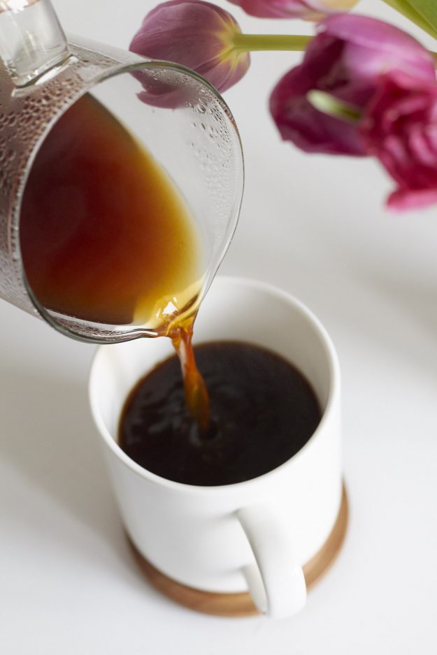 Zum Kaffee Experten Interview gibt es die neue Kaffeesorte Blonde Roast von Tchibo als Filterkaffee mit hell gerösteten Bohen.