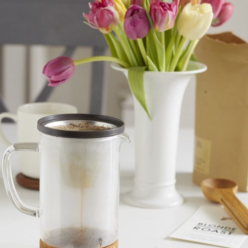 Zum Kaffee Experten Interview gibt es die neue Kaffeesorte Blonde Roast von Tchibo als Filterkaffee mit hell gerösteten Bohen.