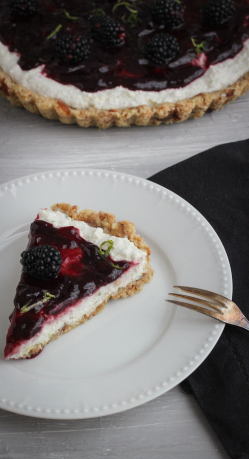 LovelyLink ist zu Gast bei Tastesheriff und sie hat ein tolles sommerliches Rezept mitgebracht für eine Brombeer-Kokos-Tarte.