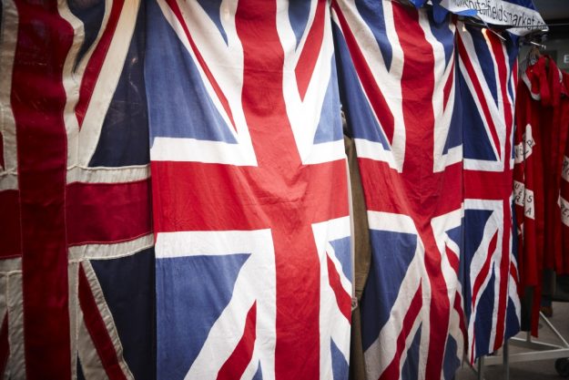 Mit Tastesheriff und Onken nach London - jedenfalls kulinarisch! Hier findet ihr ein tolles Rezept f&uuml;r einen Erdbeer-Pimms-K&auml;sekuchen und bekommt dazu noch ein paar tolle Tipps f&uuml;r euren n&auml;chsten St&auml;dtetrip nach London!