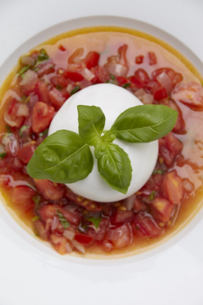 Burrata mit Tomaten Vinaigrette | tastesheriff