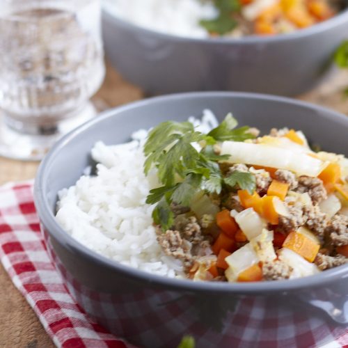 Eine leckere Chinakohl Pfanne mit Reis wärmt im Herbst