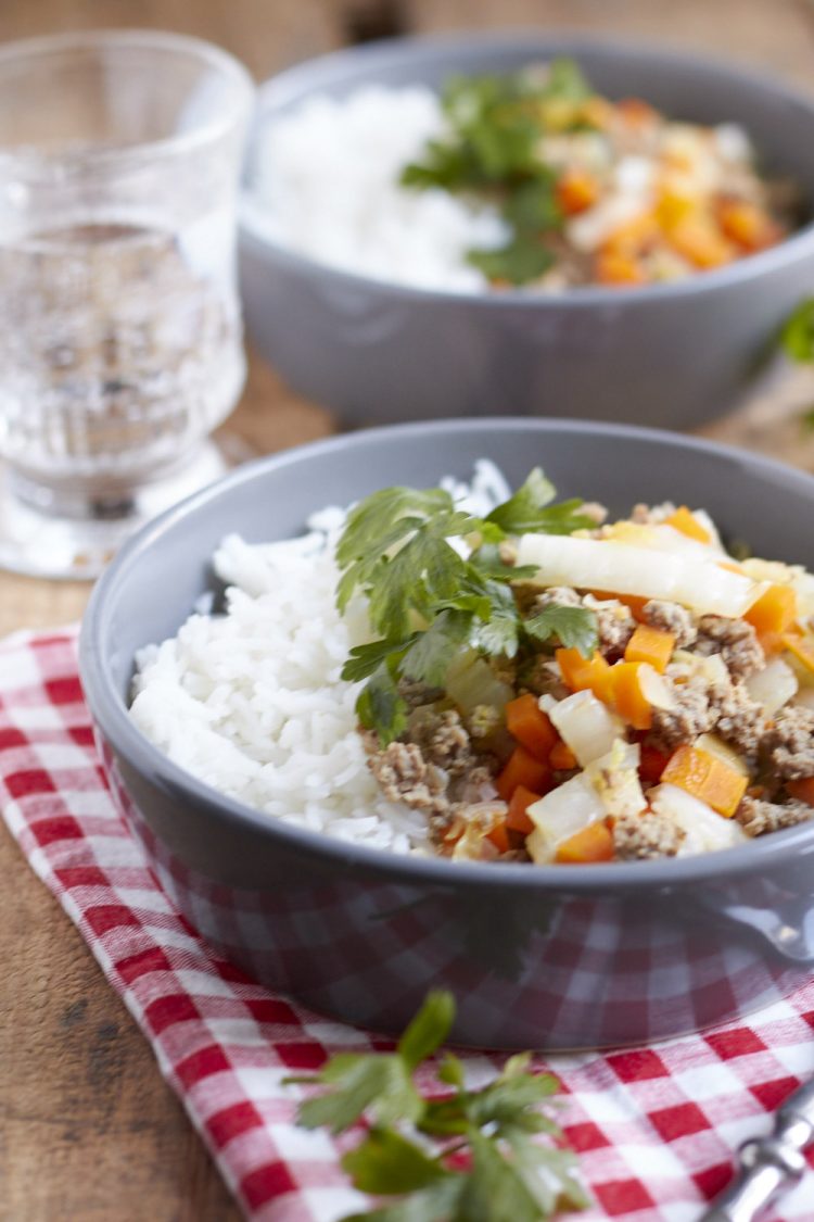 Eine leckere Chinakohl Pfanne mit Reis wärmt im Herbst