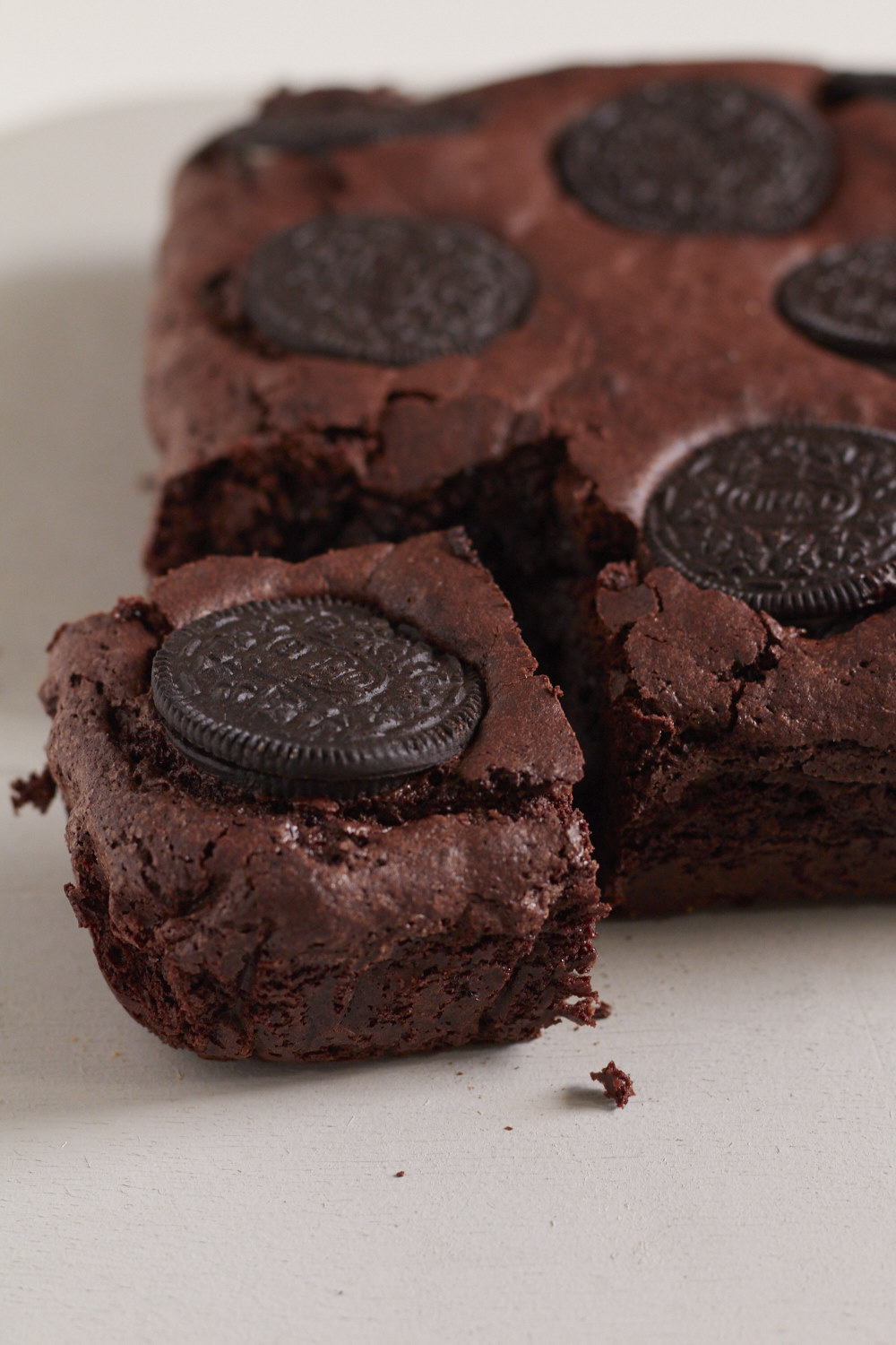 Köstlicher Brownie Kuchen mit Oreo Topping - besser geht´s nicht!