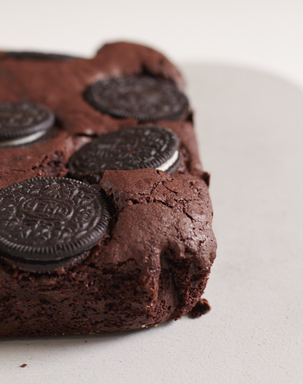 Köstlicher Brownie Kuchen mit Oreo Topping - besser geht´s nicht!