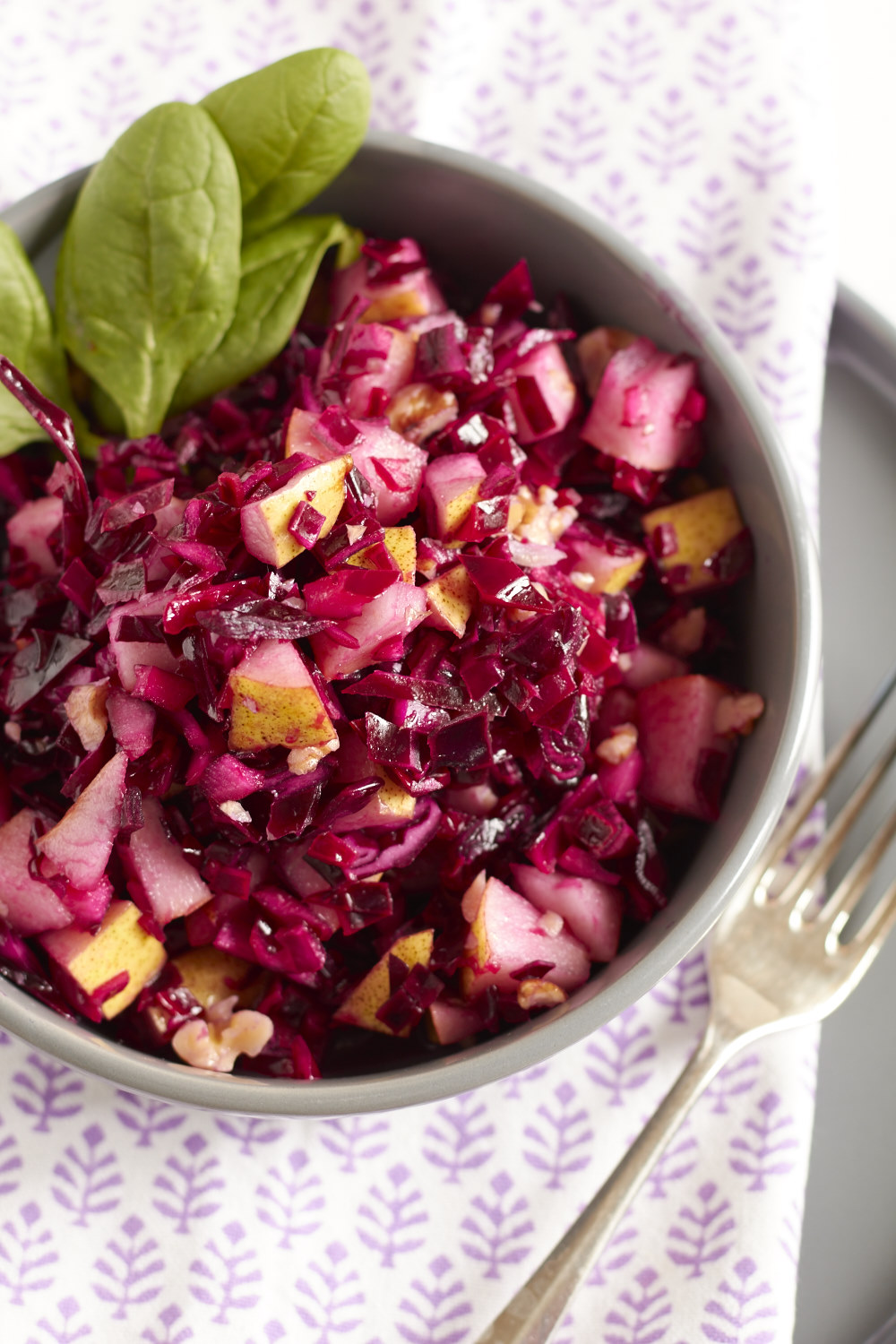 Super lecker und total Frisch gibt es diesmal einen Rotkohlsalat zur Gemüse-Expedition