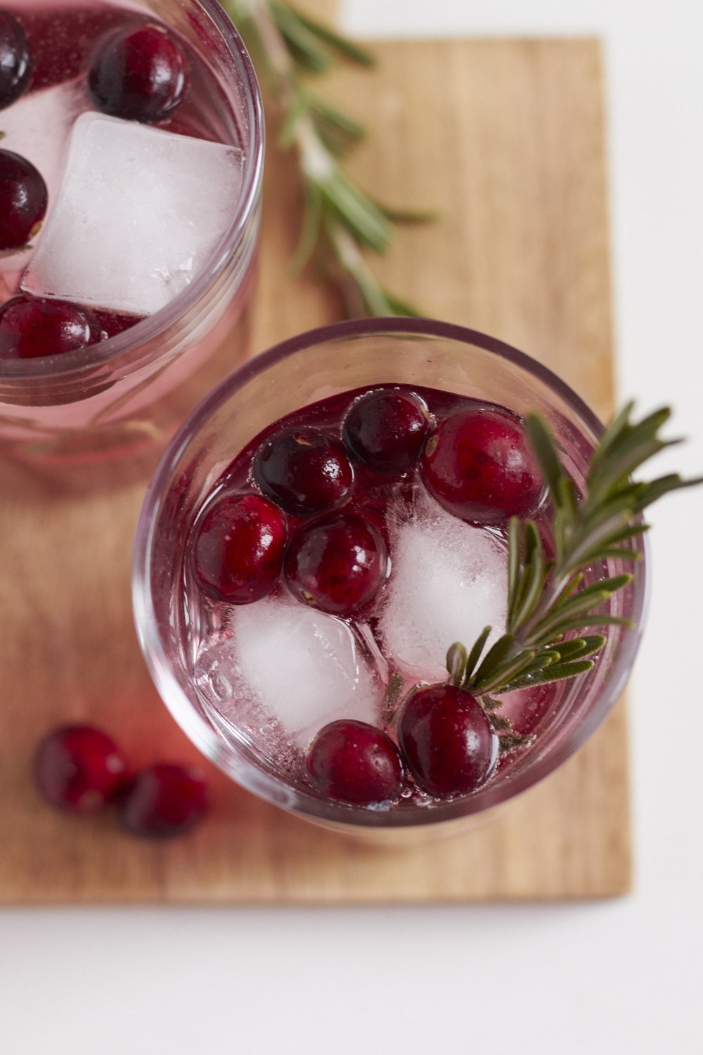 X-MAS Afterparty - frischer Cranberry Gin Tonic ideal als Weihnachtsdrink