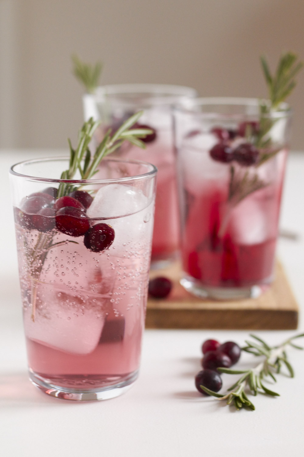 X-MAS Party - frischer Cranberry Gin Tonic ideal als Weihnachtsdrink