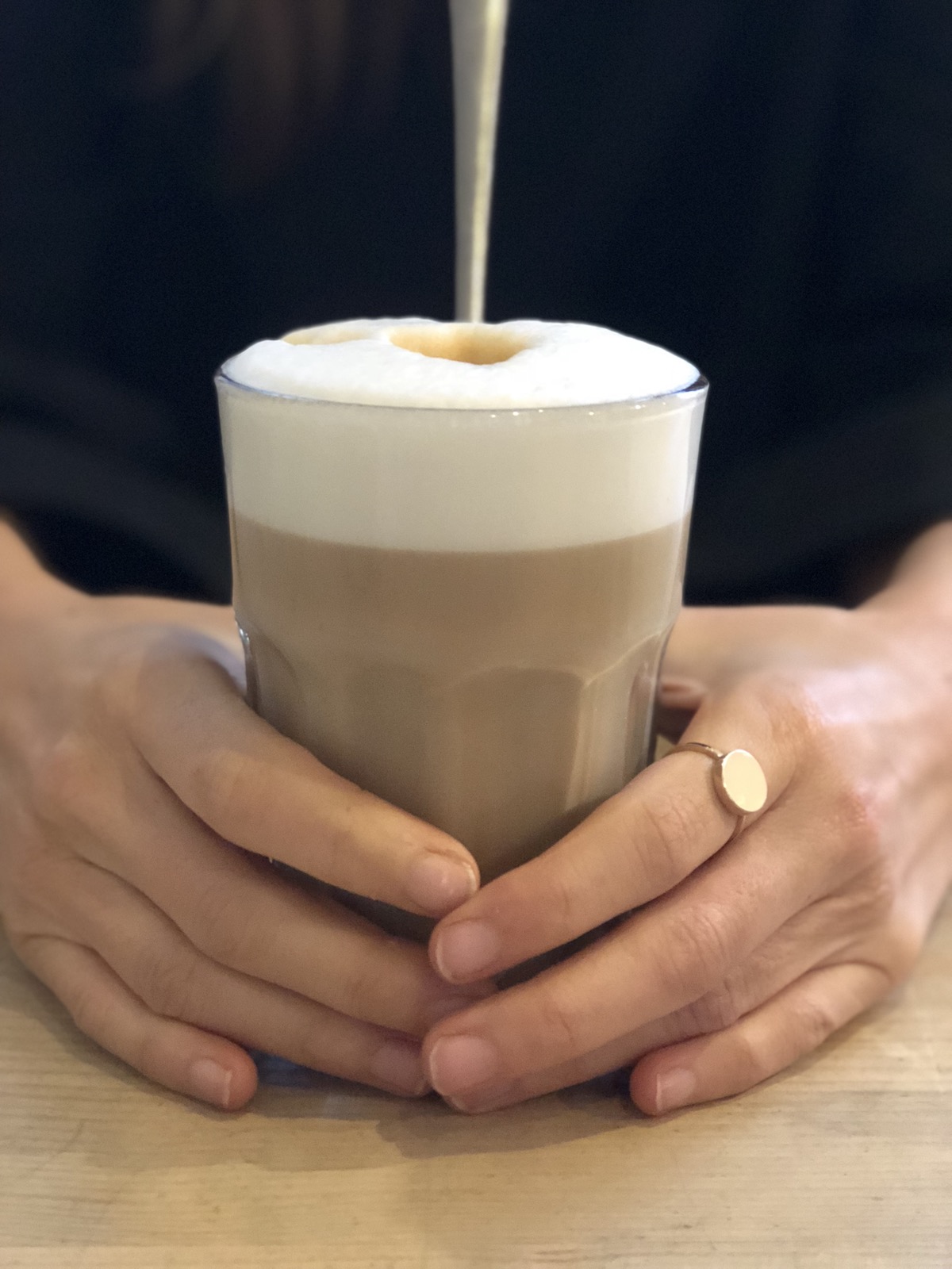 Kaffee in der Alpenkantine - in der Osterstrasse in Hamburg