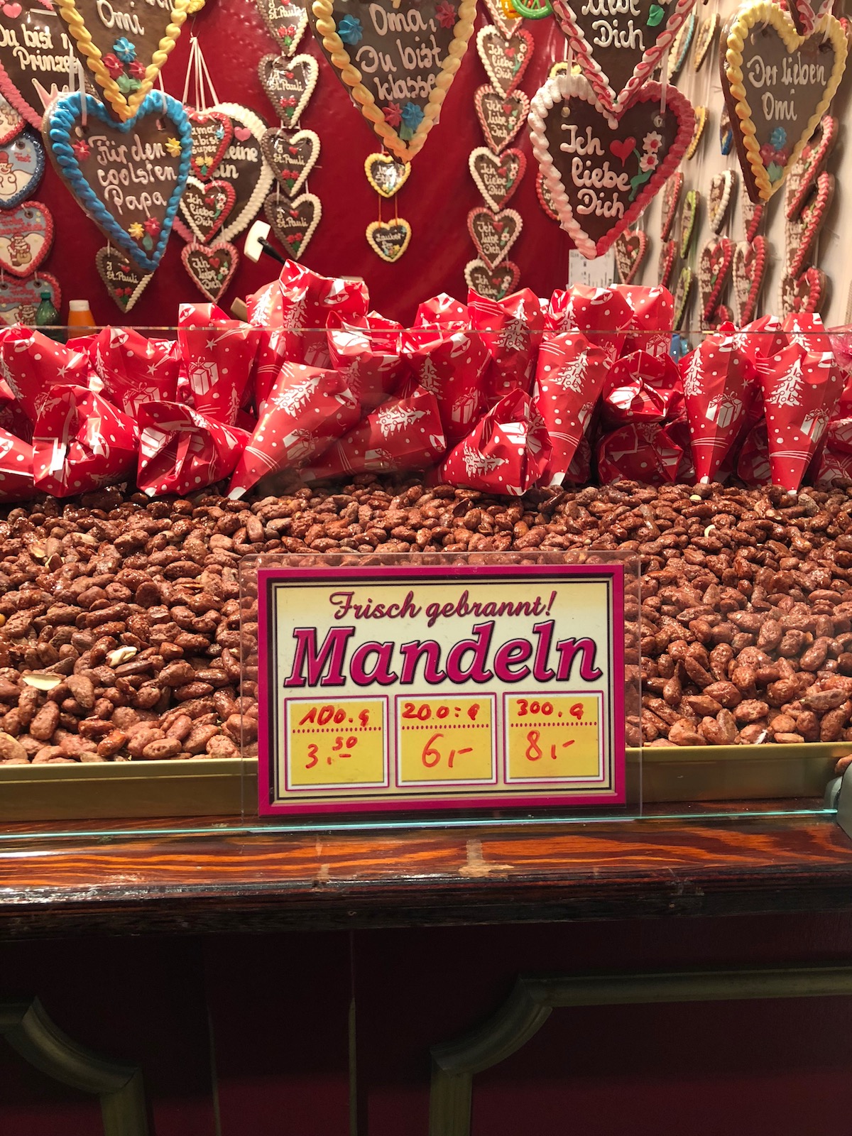 gebrannte Mandeln auf Hamburgs Fleetinsel Weihnachtsmarkt